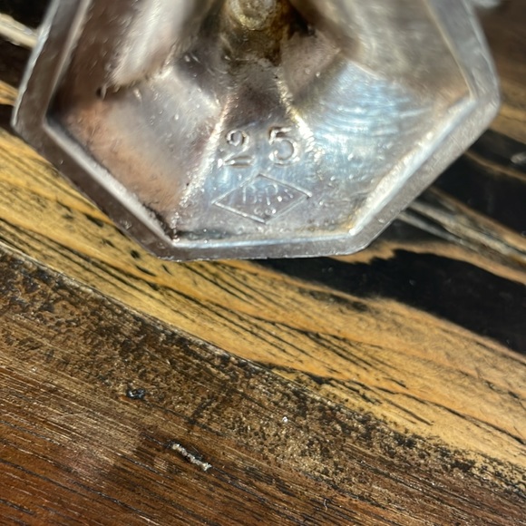 Vintage silver salt and pepper shakers - Picture 9 of 11